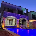 Villa Reisdere Kiralik Havuzlu *