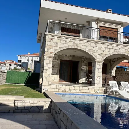 Villa Reisdere Kiralik Havuzlu