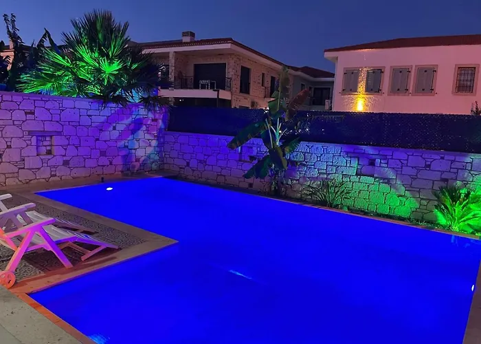 Reisdere Kiralik Havuzlu فيلة Çeşme